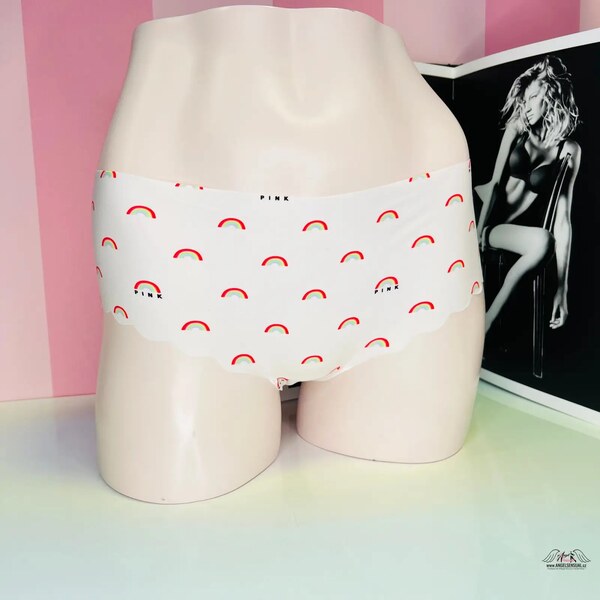 PINK Kúzlo jemných volánikov a dúhového vzoru v ružovej bielizni 46574455