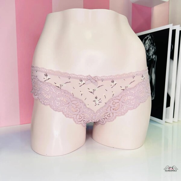 Victorias Secret Elegantné nohavičky v ružovej so širokou čipkou a 46574482