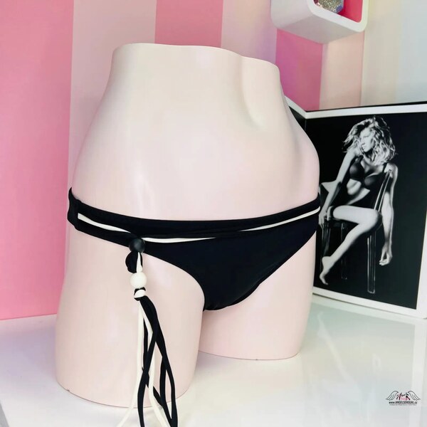 Victorias Secret Spodný diel nohavičiek s ozdobnými šnúrkami 48875107