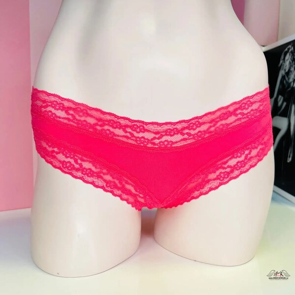 Victorias Secret Elegantné a Pohodlné Spodné Prádlo s Iniciálmi VS 46574294