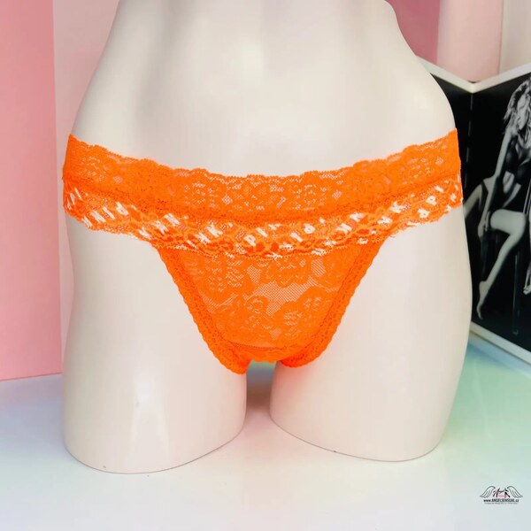 PINK Elegantné a pohodlné krajkové tangá z elastického materiálu 46574601