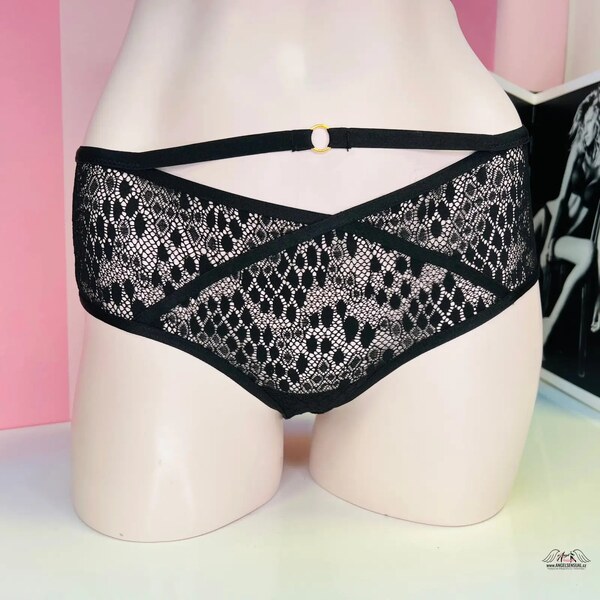 Victorias Secret Luxusné Krajkové Nohavičky s Ozdobnými Pásikmi a 46574273