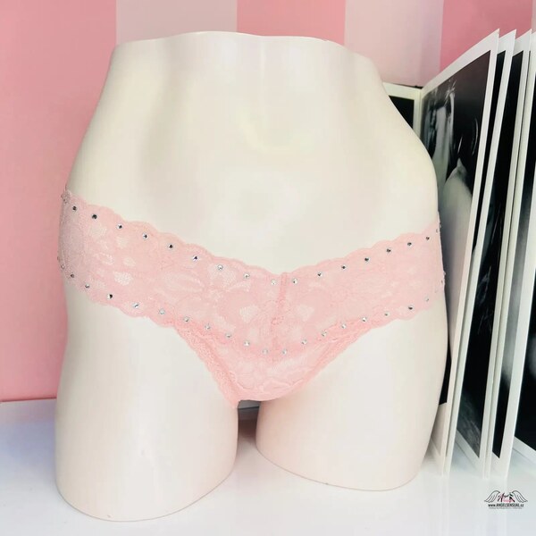 Victorias Secret Luxusné krajkované tangá s kvetinovým motívom a 65202616