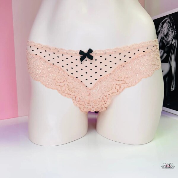 Victorias Secret: Očarujúci hodvábny tang s čipkovanými bodkami 46574323