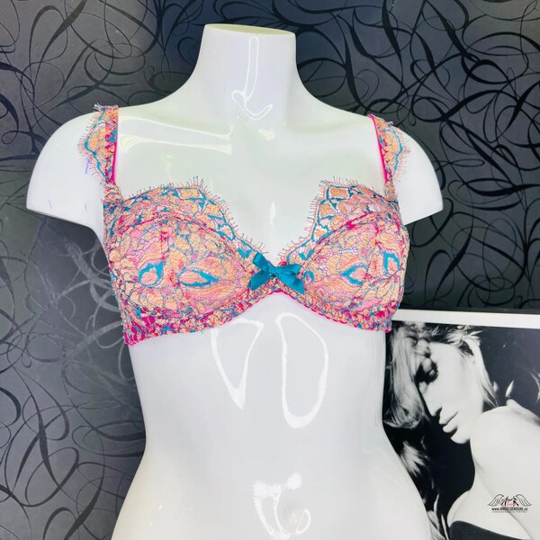 Agent Provocateur Liliana: Pestrobarevná Luxusná Podprsenka s Ozdobnou 65202567