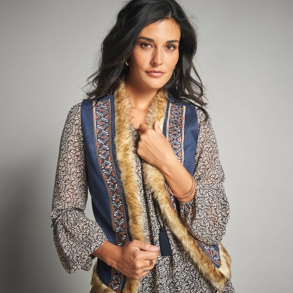 Vesta so semišovým vzhľadom a výšivkou nám. modrá 054 Blancheporte 65218952