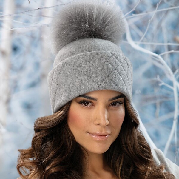 KrumlovankaDámska zimná čiapka s brmbolcom šedý melange W-0892/866 65267596