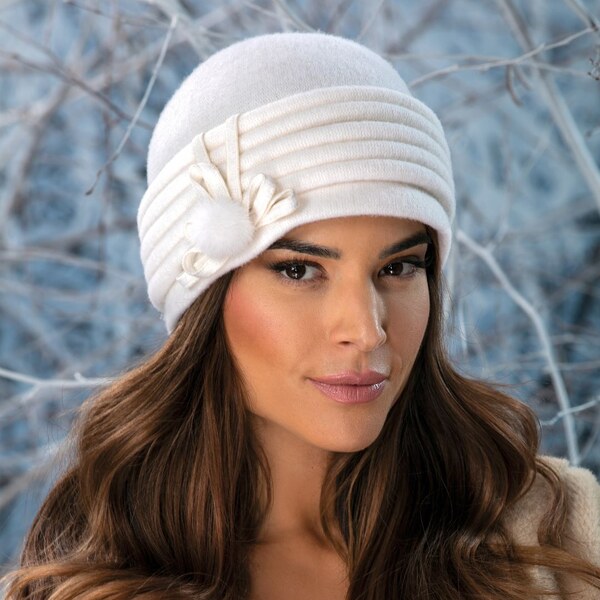 KRUMLOVANKA Dámska biela zimná čiapka z 100% vlny od Krumlovanky W 65267604