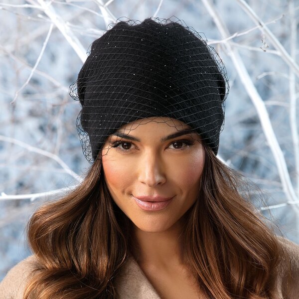 Dámska čierna zimná čiapka z 100% vlny Woolmark – Krumlovanka W-0877 65296388