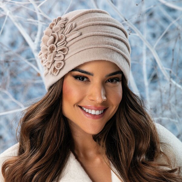 KRUMLOVANKA Dámska svetlo béžová zimná čiapka zo 100% vlny od 65297678