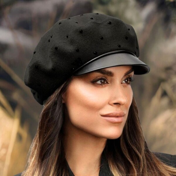 Krumlovanka Dámska čierna zimná čiapka so šiltom 100% vlna W-0142/018 65299027