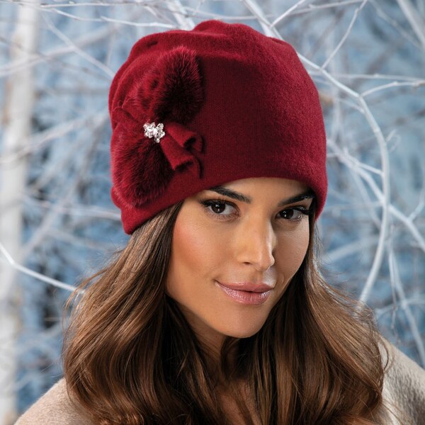 Dámska zimná čiapka Krumlovanka – 100% vlna, vínová s kožušinou W-0883 65300598