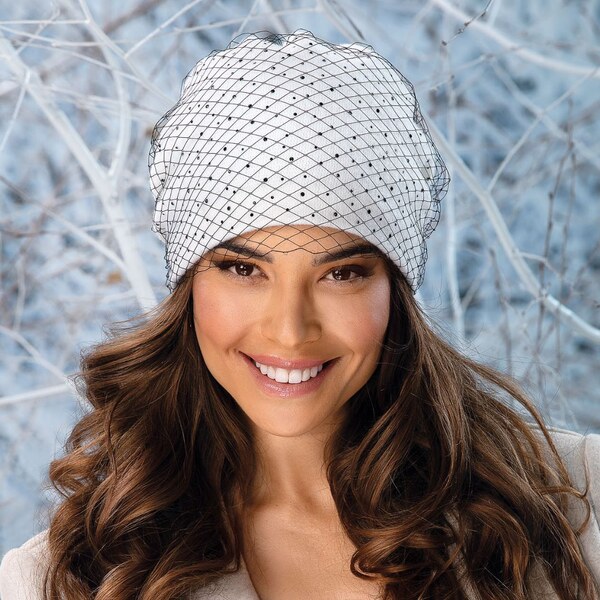 Dámska biela zimná čiapka zo 100% vlny Woolmark – Krumlovanka W-0877 65302392