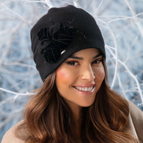 Dámska zimná čierna čiapka z 100% vlny - Krumlovanka W-0879/018 65302398