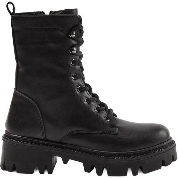 Trendyol Šnurovacie členkové čižmy čierna 65892701