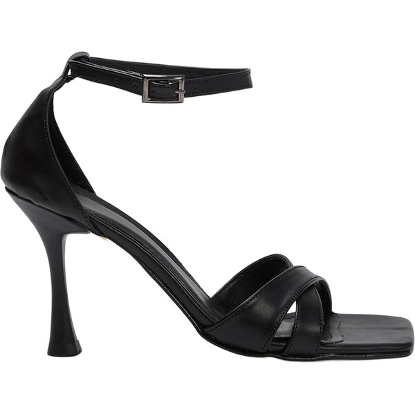 Trendyol Sandále čierna 65892717