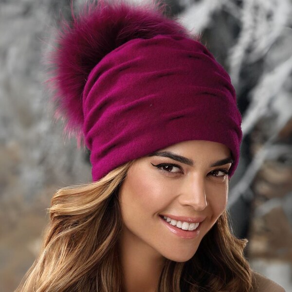 KRUMLOVANKA Zimná čiapka s brmbolcom a podšívkou - fuchsie 100% vlna 65393007
