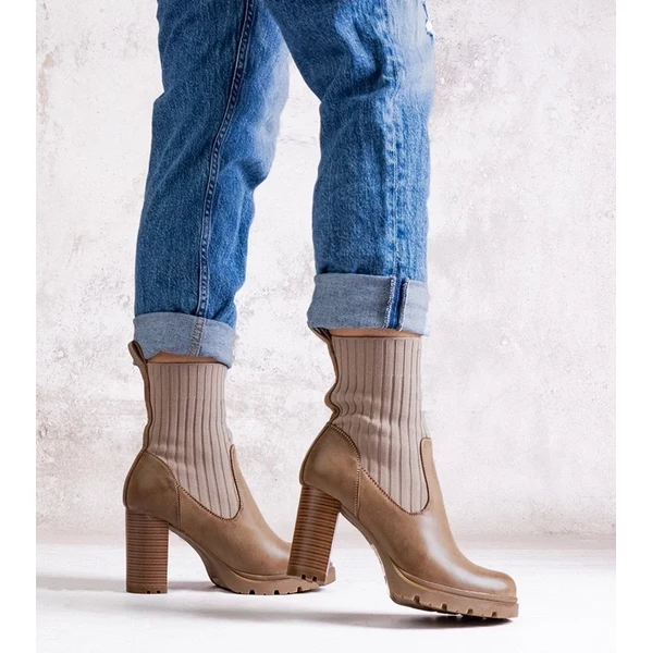 Gemre Ciemnobeżové botky na podpätku z eko kože Asera. 65418409