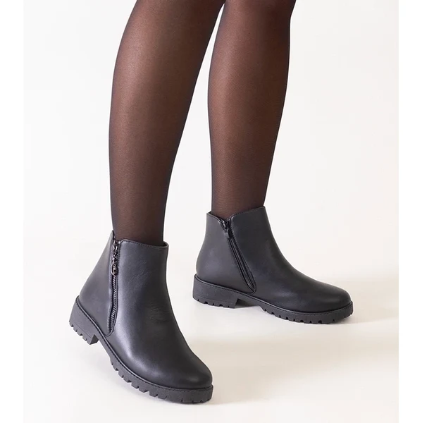 Gemre Čierne čižmy s kovovými prvkami z eko kože Branda. 65418422