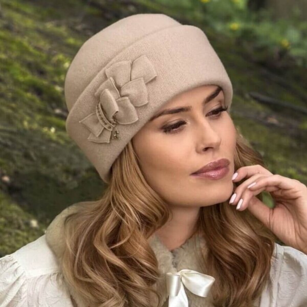 Krumlovanka Dámska zimná čiapka - svetlo béžová zo 100% vlny Woolmark 65459964