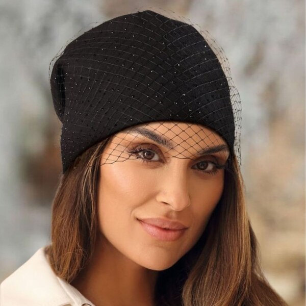 KRUMLOVANKA Elegantná dámska bavlnená čiapka s francúzskym závojom W 65587762