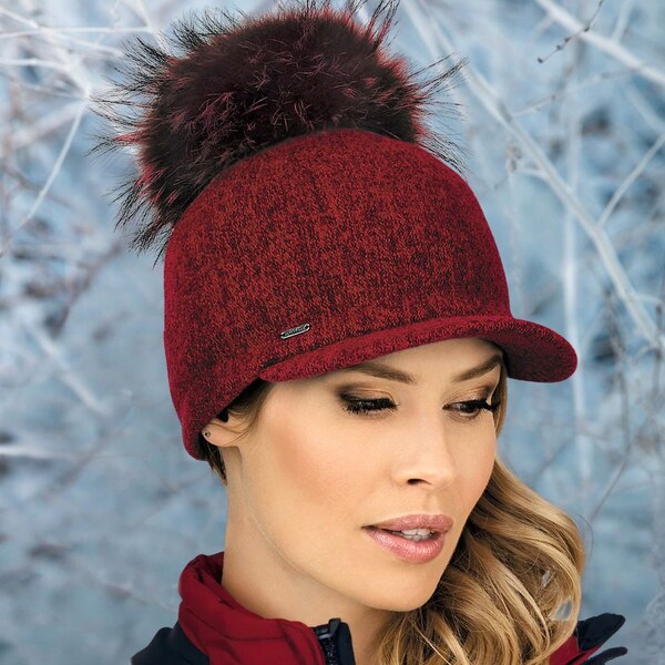 KRUMLOVANKA Dámska zimná šiltovka s brmbolcom W-0464/001M červený 60532864