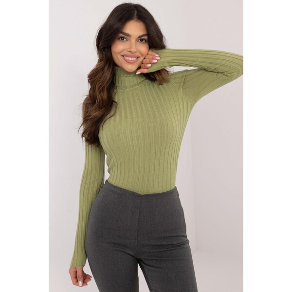 MladaModa Vrúbkovaný rolákový sveter model 08709 zelený 65626403