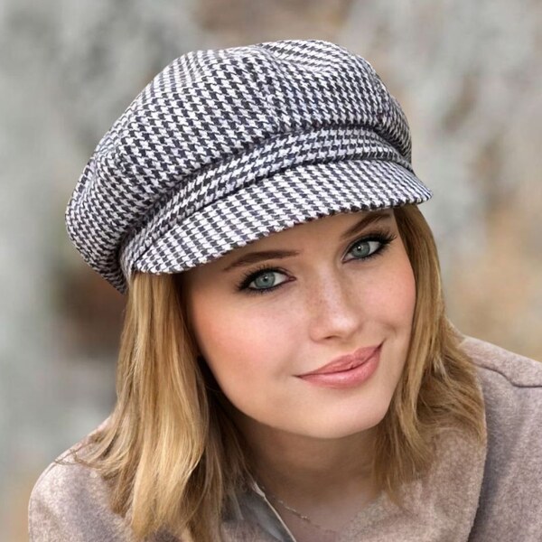 KRUMLOVANKA Zimná dámska čiapka so šiltom - osemdielna bekovka - šedá 65627119