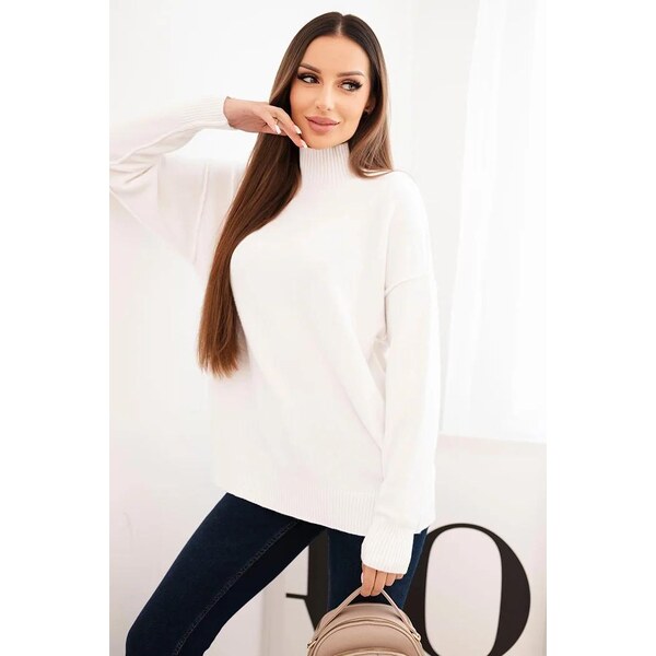 MladaModa Voľný viskózový sveter so stojačikom model R1022 farba ecru 65727696