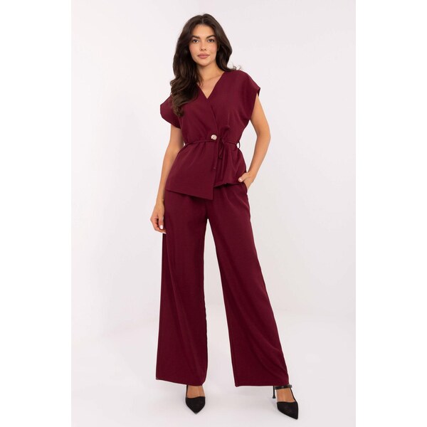 MladaModa Elegantný komplet nohavíc a vesty s viazaním v páse model 65780868