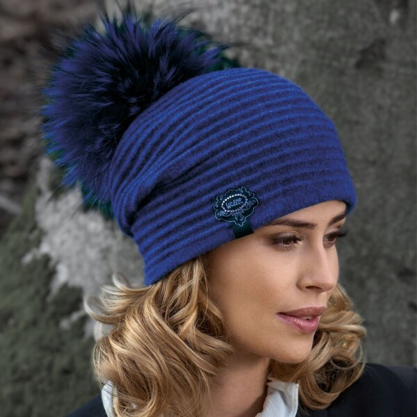 KRUMLOVANKA Dámska čiapka s brmbolcom W-0081/558M modrá melange 65791109