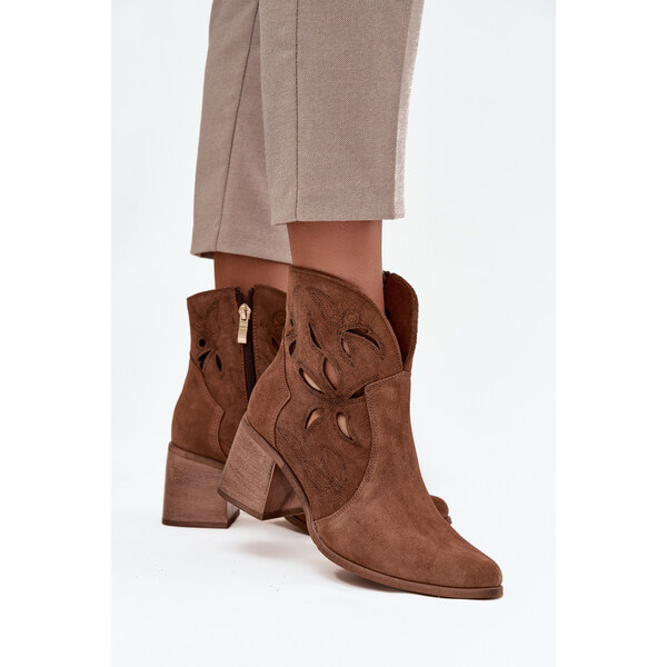 Dámske čižmy s perforovaným dizajnom z prírodného semišu na podpätku 65927847