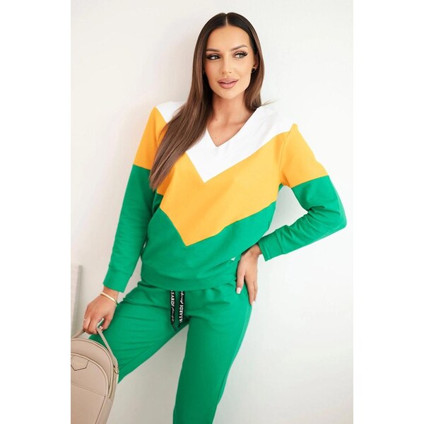 MladaModa Trojfarebná tepláková súprava s véčkovým výstrihom model 66073844