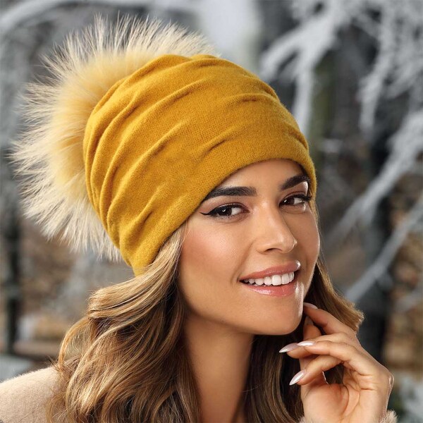 KRUMLOVANKA Žltá zimná čiapka s brmbolcom W-0597/637BB 65914995