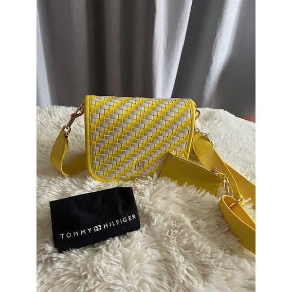 Dámska crossbody kabelka Tommy Hilfiger AWQAW yellow 66001066