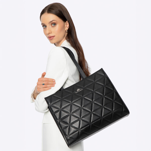 Wittchen Dámska shopperka z kože s geometrickým prešívaním čierno 66066383