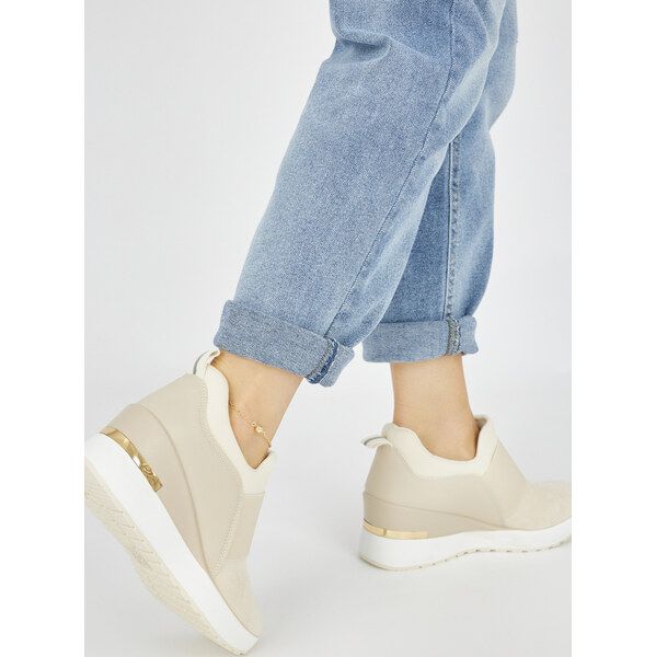 SHELOVET Smotanové dámske sneakersy na kline NB687BE 66148575