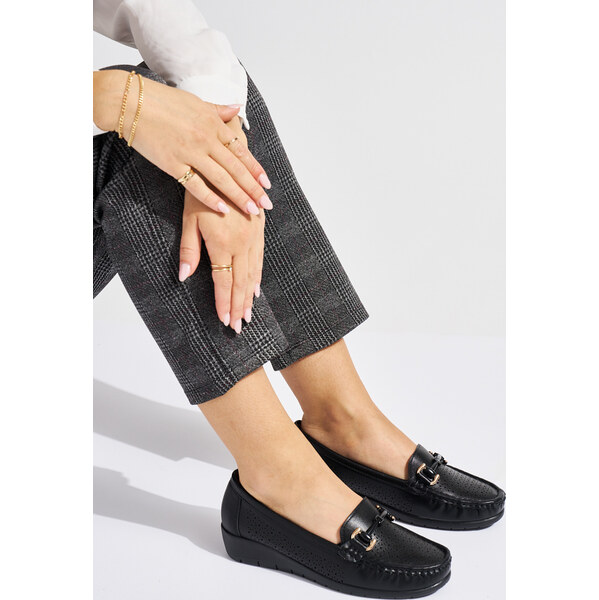 SHELOVET Čierne dámske dierkované mokasíny na nízkom kline VRA-762NE 66148800