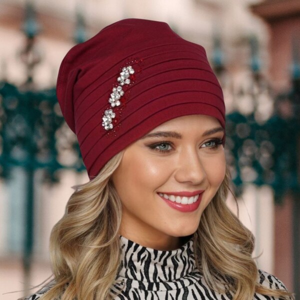 Dámska bavlnená čiapka Krumlovanka W-0852/144 červená 62215971