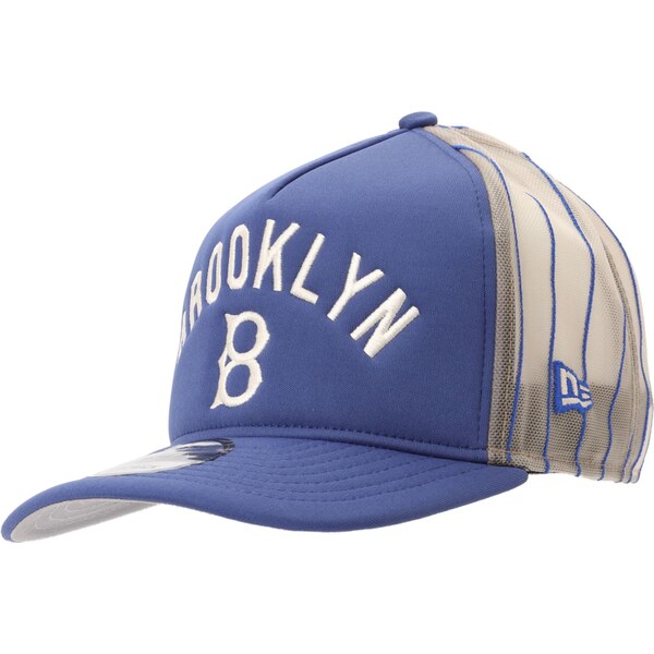 NEW ERA Čiapka ARCHED svetlobéžová / tmavomodrá / biela 66203277