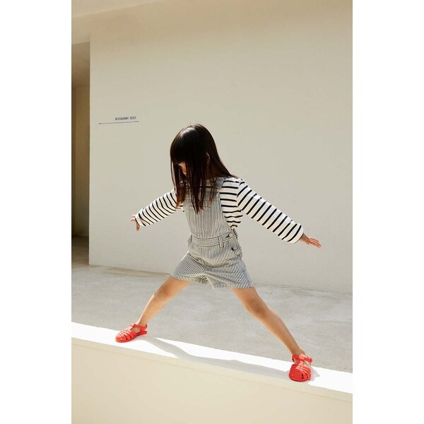 Detské bavlnené nohavice na traky Liewood Venedict Stripe Dungaree 58341678