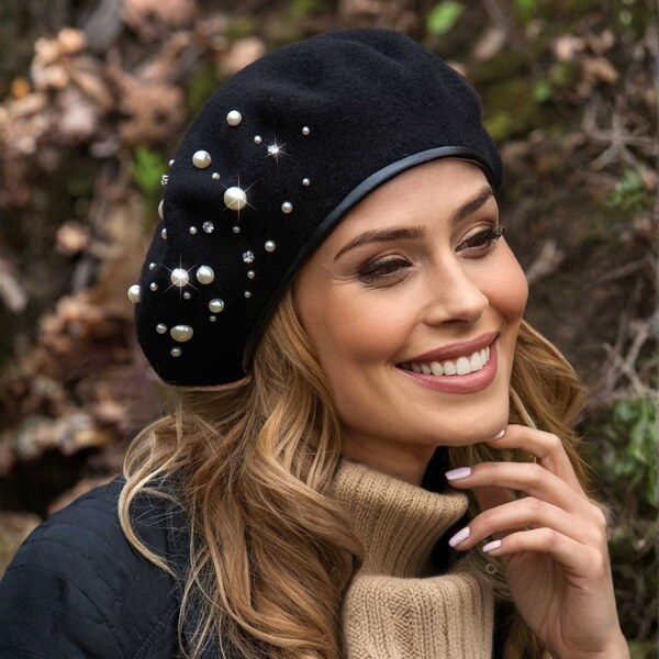 KRUMLOVANKA Dámsky baret W-0315/018 čierny 60136433