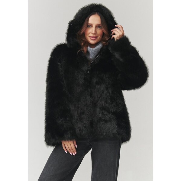 Makadamia Dámska čierna kožušinová bunda s kapucňou | čierna C29 66390246