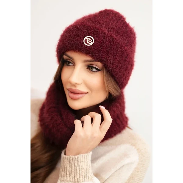 Polski Kesi Dámsky set čiapka a šál zimný huňatý s ozdobným emblémom 66406569