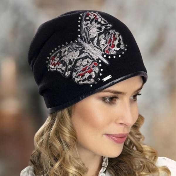 KRUMLOVANKA Dámska zimná čiapka W-0012/018 čierna 66471248