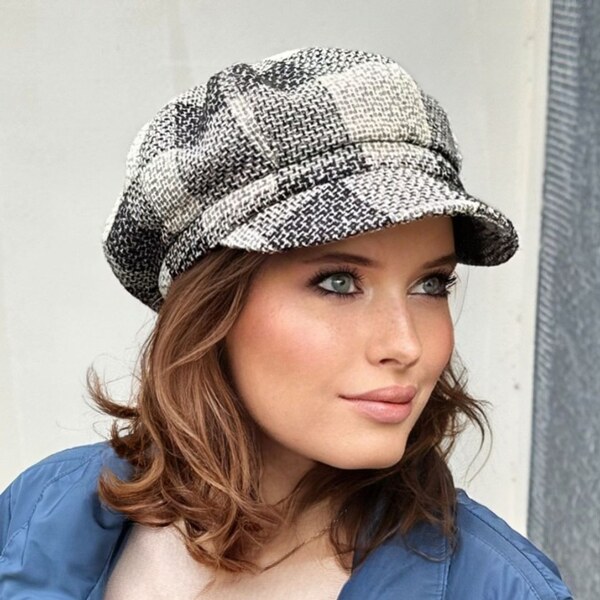 KRUMLOVANKA Zimná dámska čiapka so šiltom - osemdielna bekovka - 66142310