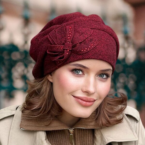 Dámska čiapka s mašličkou Krumlovanka W-0002/Z4P červený melange 66631325