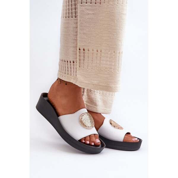 Zazoo 2920 Skórzane Klapki Damskie Na Koturnie Ze Złotym Detalem Białe 66660617