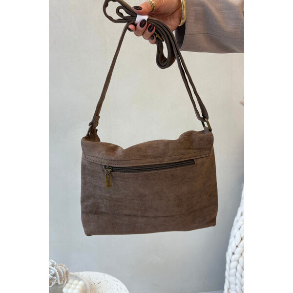 Boto Kabelka Poštní Taška Z Eko Semiš Tmavě Béžová Carenza 66664681