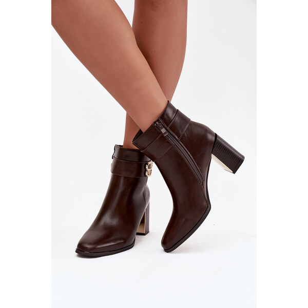 Boto Dámské kotníkové boty na podpatku s páskem a zlatým detailem 66665410